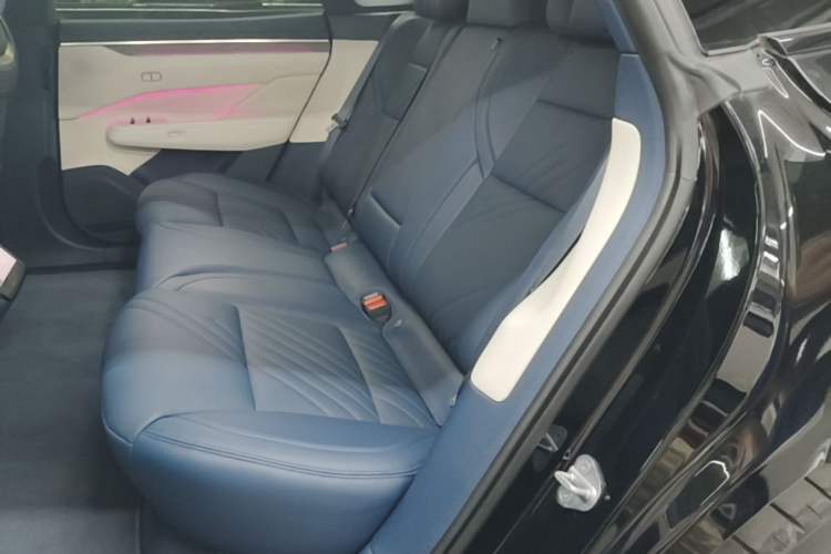 Used Zeekr 001 2025 YOU Edition 100 kWh All-Wheel Drive Left Rear Seat