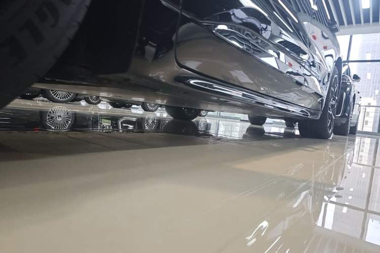 Used Zeekr 001 2025 WE Edition 95 kWh All-Wheel Drive Left Side Sill