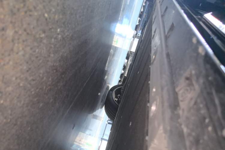 Used Zeekr 001 2025 YOU Edition 100 kWh All-Wheel Drive Left Side Sill