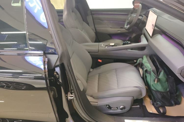 Used Zeekr 001 2025 ME Version 100 kWh All-Wheel Drive Right Front Seat