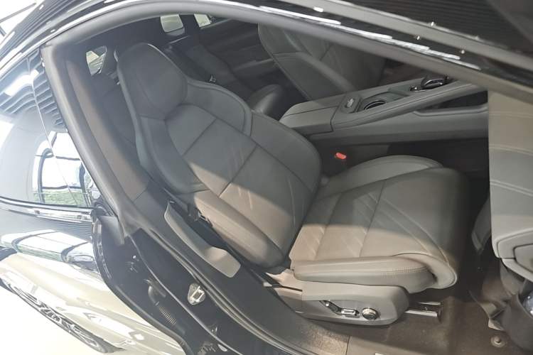 Used Zeekr 001 2025 WE Edition 95 kWh All-Wheel Drive Right Front Seat