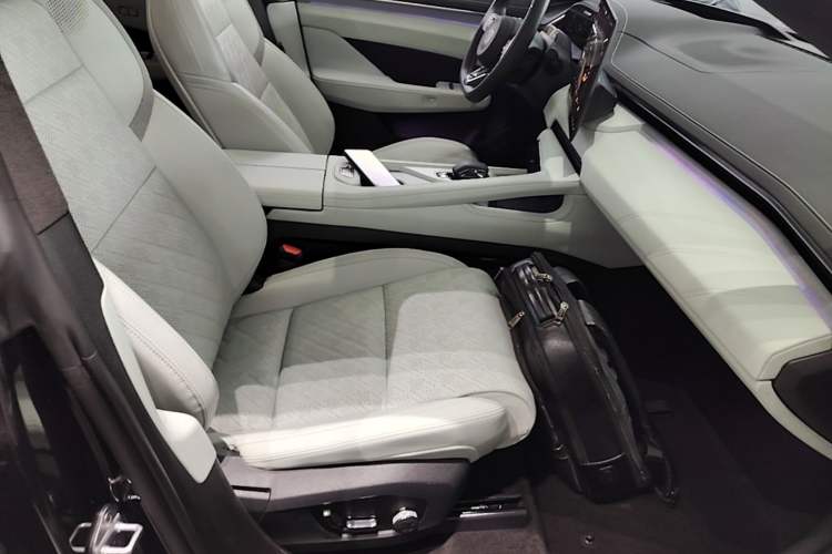 Used Zeekr 001 2025 YOU Edition 100 kWh All-Wheel Drive Right Front Seat