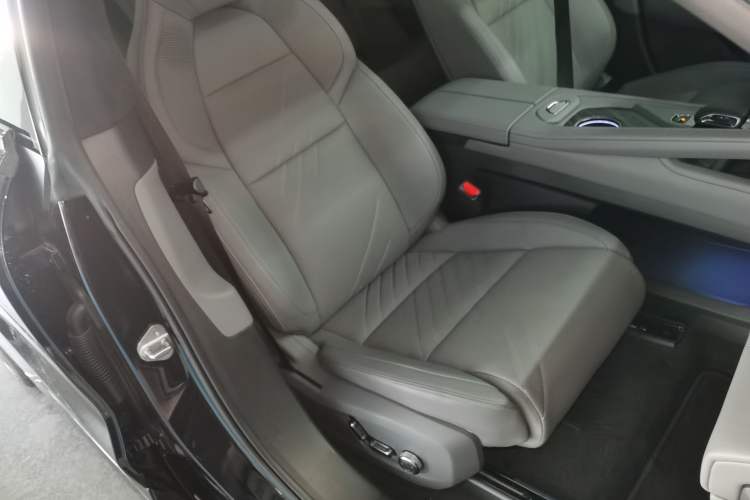 Used Zeekr 001 2025 YOU Edition 100 kWh All-Wheel Drive Right Front Seat