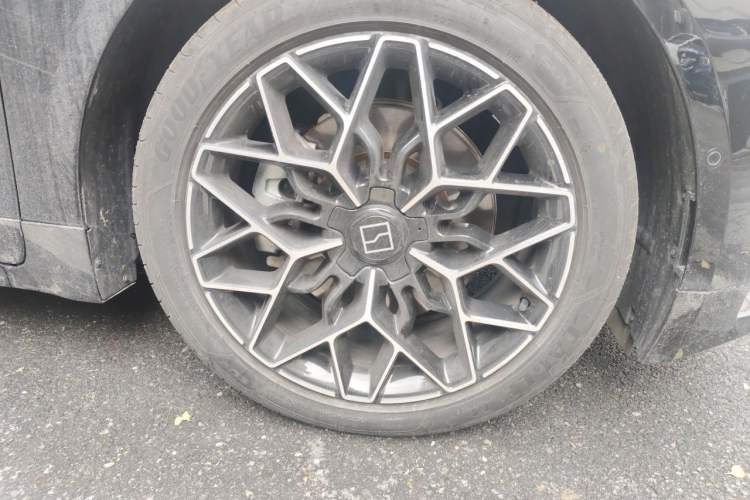 Used Zeekr 001 2025 WE Edition 100 kWh Rear-Wheel Drive Right Front Wheel Hub
