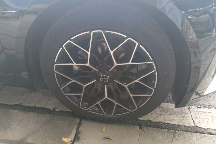Used Zeekr 001 2025 WE Edition 95 kWh All-Wheel Drive Right Front Wheel Hub