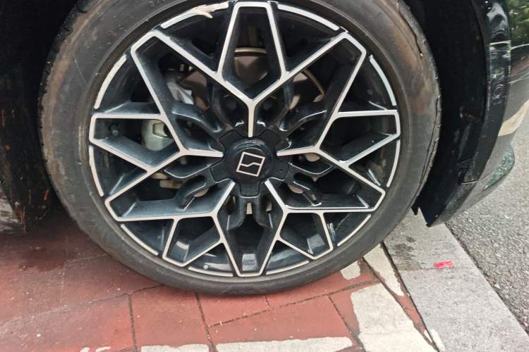 Used Zeekr 001 2025 WE Edition 100 kWh Rear-Wheel Drive Right Front Wheel Hub