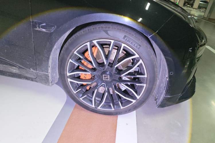 Used Zeekr 001 2025 YOU Edition 100 kWh All-Wheel Drive Right Front Wheel Hub