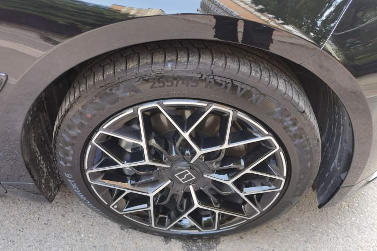 Used Zeekr 001 2025 WE Edition 95 kWh All-Wheel Drive Right Front Wheel Hub