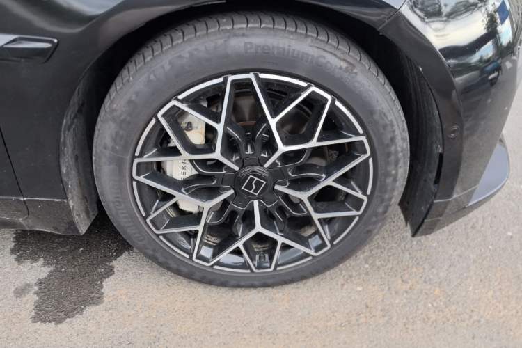 Used Zeekr 001 2025 WE Edition 95 kWh All-Wheel Drive Right Front Wheel Hub