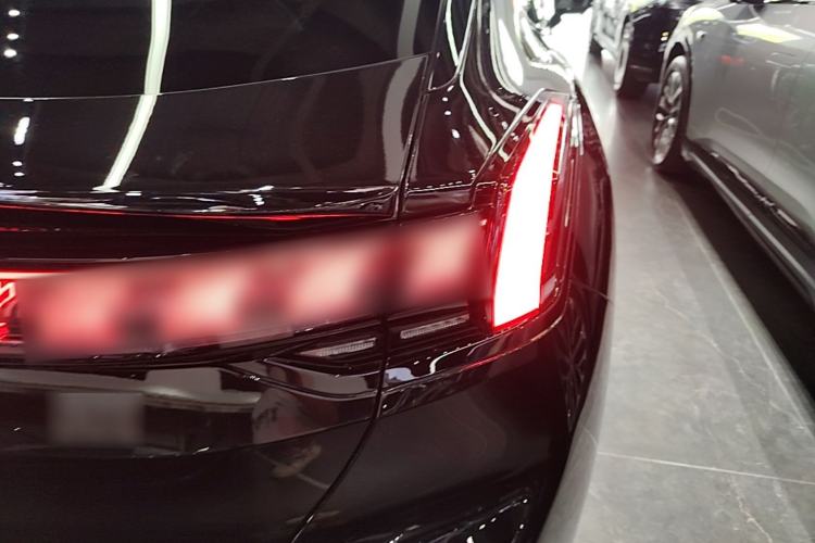 Used Zeekr 001 2025 YOU Edition 100 kWh All-Wheel Drive Right Rear Taillight