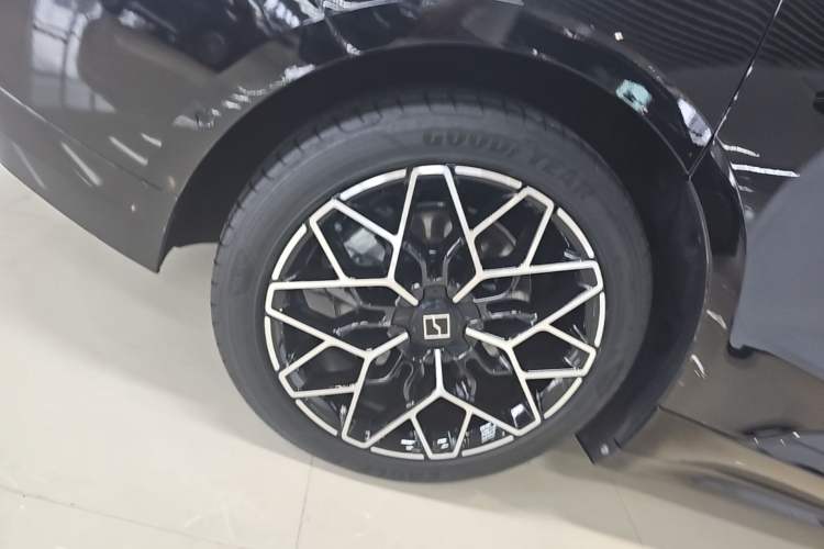 Used Zeekr 001 2025 WE Edition 95 kWh All-Wheel Drive Right Rear Wheel Hub