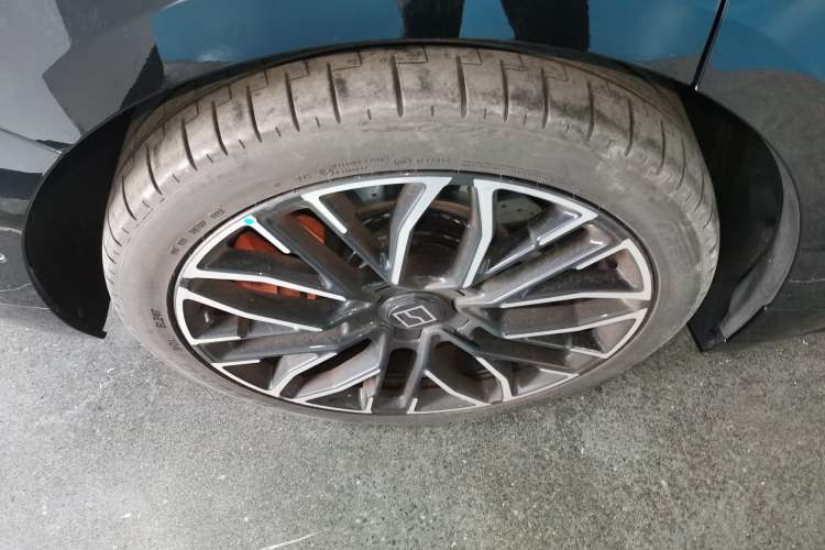 Used Zeekr 001 2025 YOU Edition 100 kWh All-Wheel Drive Right Rear Wheel Hub
