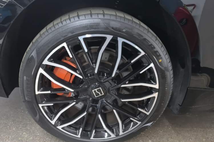 Used Zeekr 001 2025 YOU Edition 100 kWh All-Wheel Drive Right Rear Wheel Hub