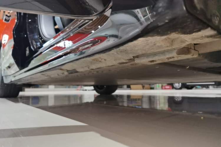 Used Zeekr 001 2025 WE Edition 95 kWh All-Wheel Drive Right Side Sill