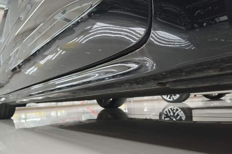 Used Zeekr 001 2025 YOU Edition 100 kWh All-Wheel Drive Right Side Sill