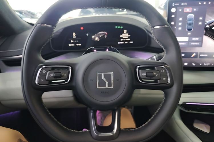 Used Zeekr 001 2025 YOU Edition 100 kWh All-Wheel Drive Steering Wheel
