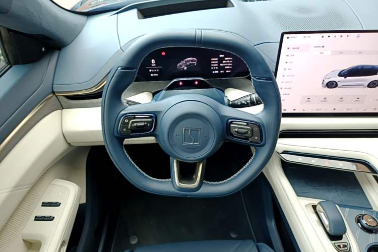 Used Zeekr 001 2025 WE Edition 100 kWh Rear-Wheel Drive Steering Wheel