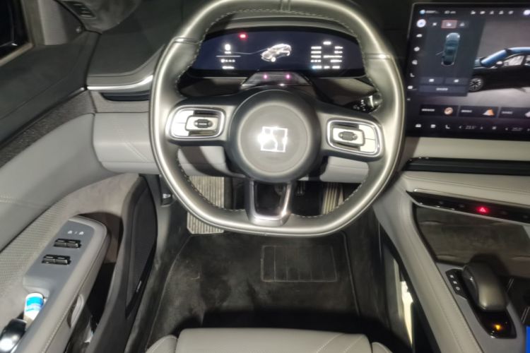 Used Zeekr 001 2025 WE Edition 95 kWh All-Wheel Drive Steering Wheel