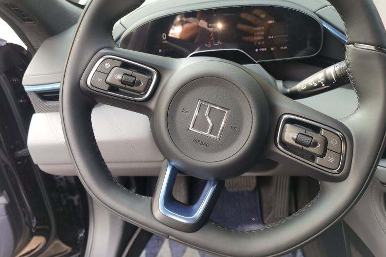 Used Zeekr 001 2025 WE Edition 95 kWh All-Wheel Drive Steering Wheel