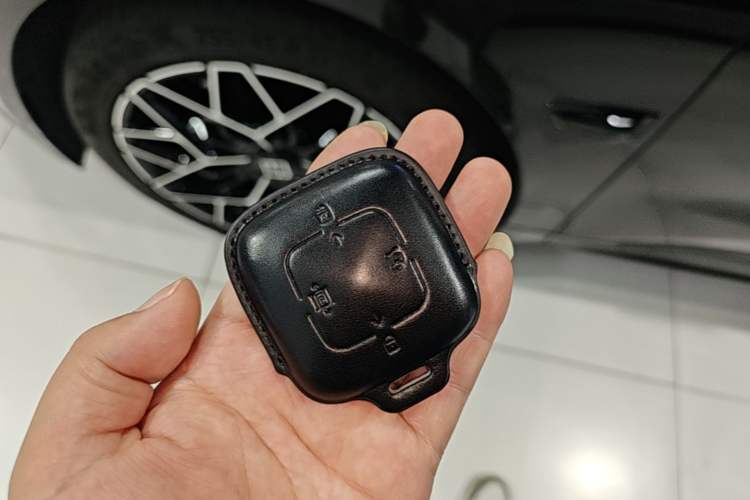 Used Zeekr 001 2025 WE Edition 95 kWh All-Wheel Drive Vehicle Key