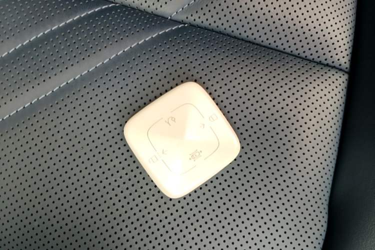 Used Zeekr 001 2025 WE Edition 100 kWh Rear-Wheel Drive Vehicle Key