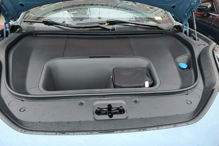 Used Zeekr 001 2025 YOU Edition 100 kWh All-Wheel Drive Engine Bay