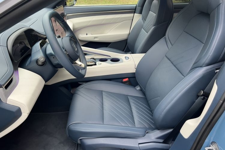 Used Zeekr 001 2025 YOU Edition 100 kWh All-Wheel Drive Interior 1