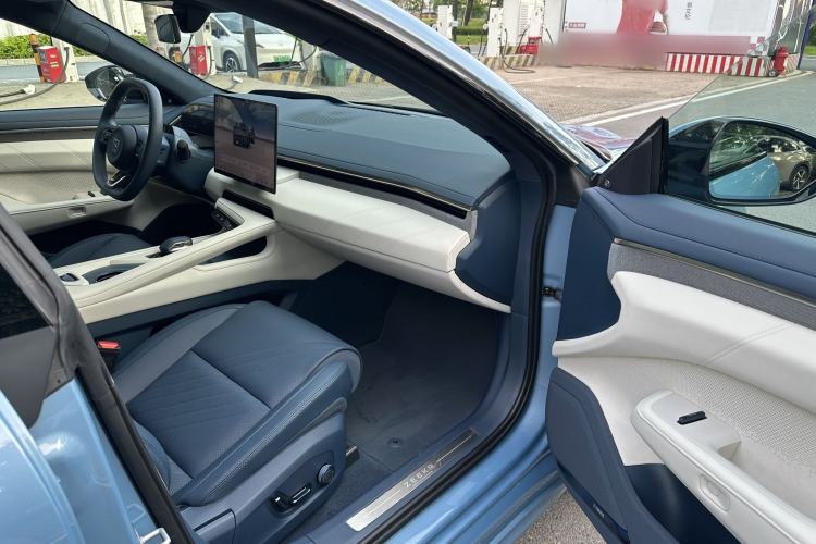 Used Zeekr 001 2025 YOU Edition 100 kWh All-Wheel Drive Interior 4