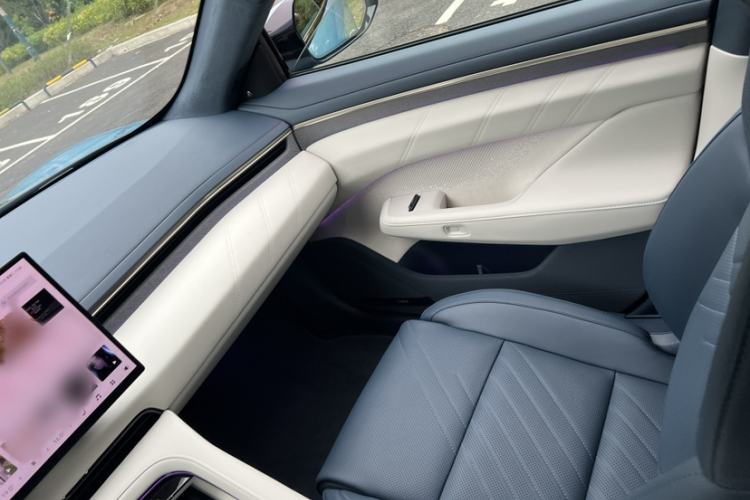 Used Zeekr 001 2025 YOU Edition 100 kWh All-Wheel Drive Interior 4