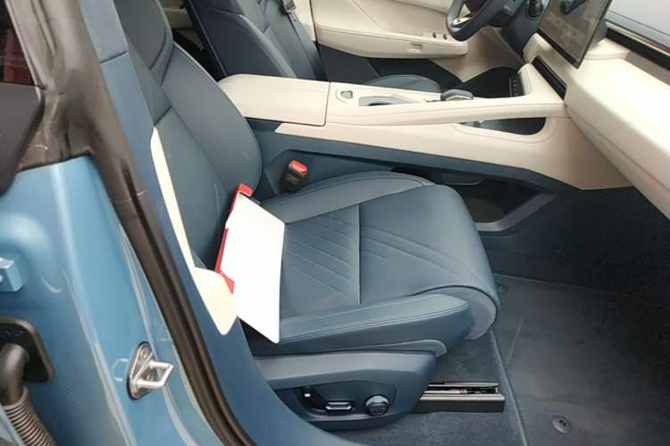 Used Zeekr 001 2025 YOU Edition 100 kWh All-Wheel Drive Right Front Seat