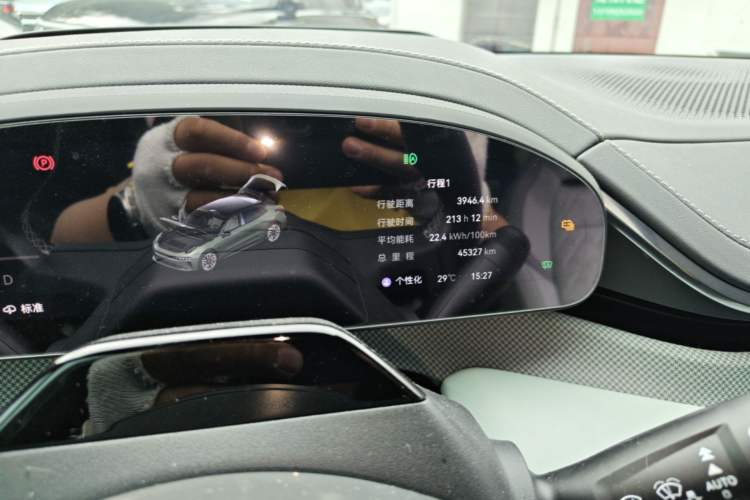 Used Zeekr 001 2025 ME Version 100 kWh All-Wheel Drive Odometer Close Up
