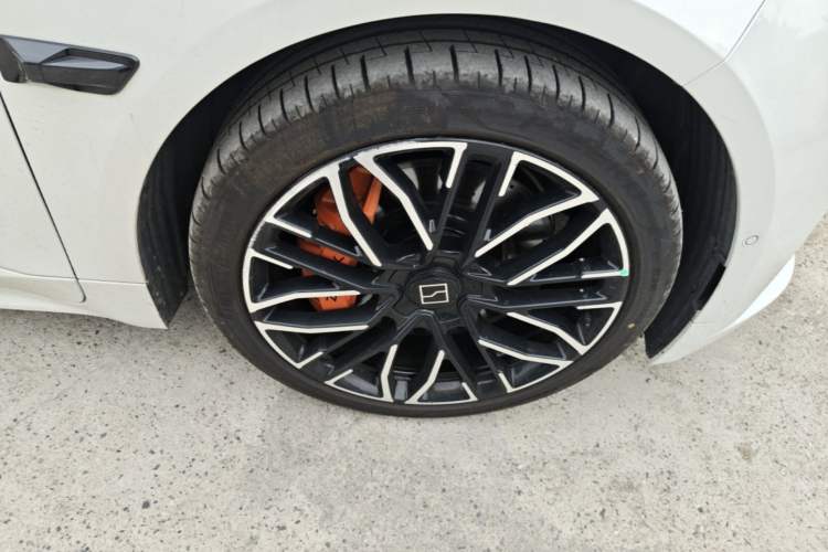 Used Zeekr 001 2025 ME Version 100 kWh All-Wheel Drive Right Front Wheel Hub