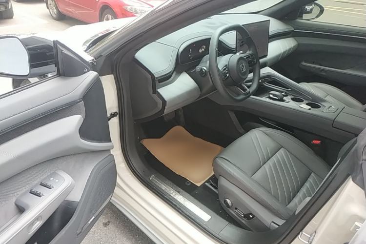 Used Zeekr 001 2025 WE Edition 95 kWh All-Wheel Drive Driver Seat