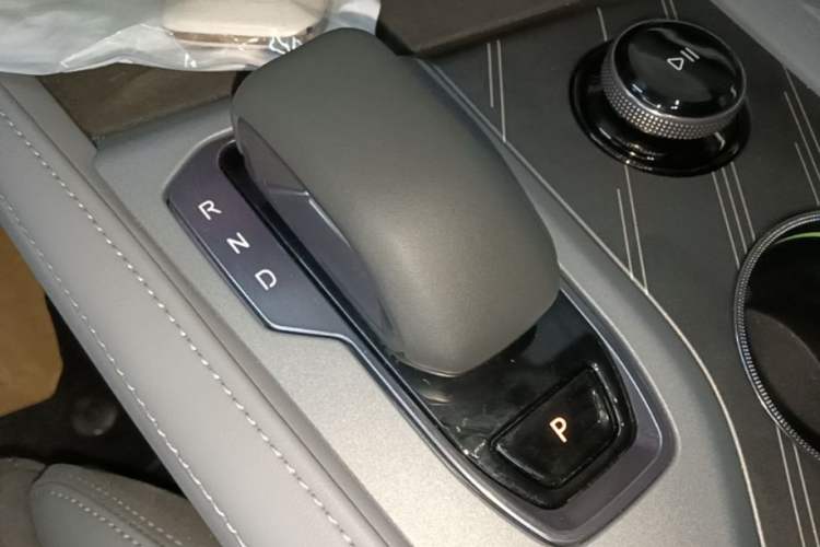 Used Zeekr 001 2025 YOU Edition 100 kWh All-Wheel Drive Gear Lever