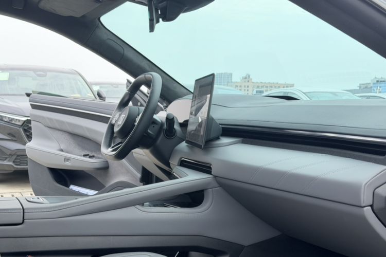 Used Zeekr 001 2025 YOU Edition 100 kWh All-Wheel Drive Interior 1