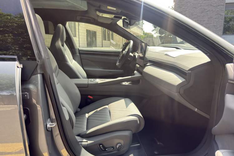 Used Zeekr 001 2025 YOU Edition 100 kWh All-Wheel Drive Interior 5