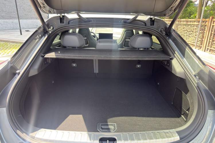 Used Zeekr 001 2025 YOU Edition 100 kWh All-Wheel Drive Interior 6