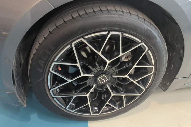 Used Zeekr 001 2025 WE Edition 100 kWh Rear-Wheel Drive Left Front Wheel Hub