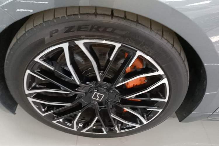Used Zeekr 001 2025 YOU Edition 100 kWh All-Wheel Drive Left Front Wheel Hub