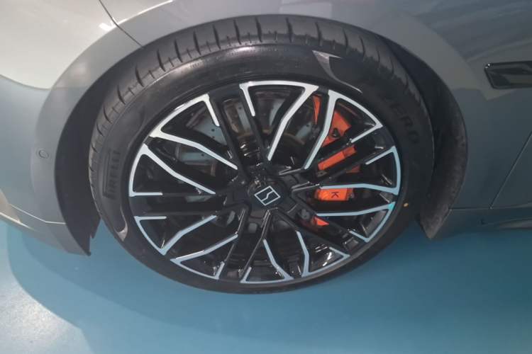 Used Zeekr 001 2025 YOU Edition 100 kWh All-Wheel Drive Left Front Wheel Hub
