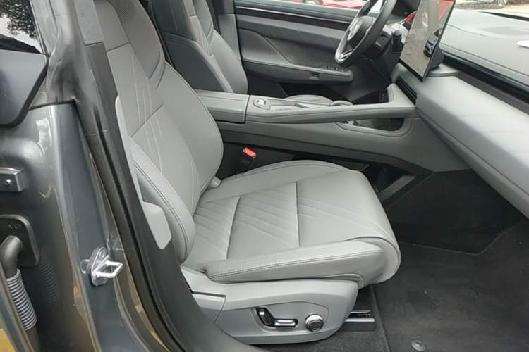 Used Zeekr 001 2025 YOU Edition 100 kWh All-Wheel Drive Right Front Seat