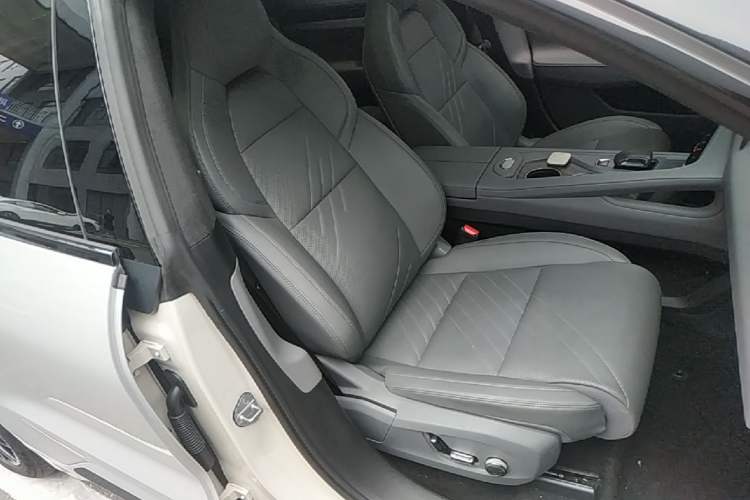 Used Zeekr 001 2025 WE Edition 95 kWh All-Wheel Drive Right Front Seat