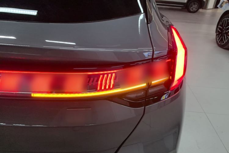 Used Zeekr 001 2025 YOU Edition 100 kWh All-Wheel Drive Right Rear Taillight