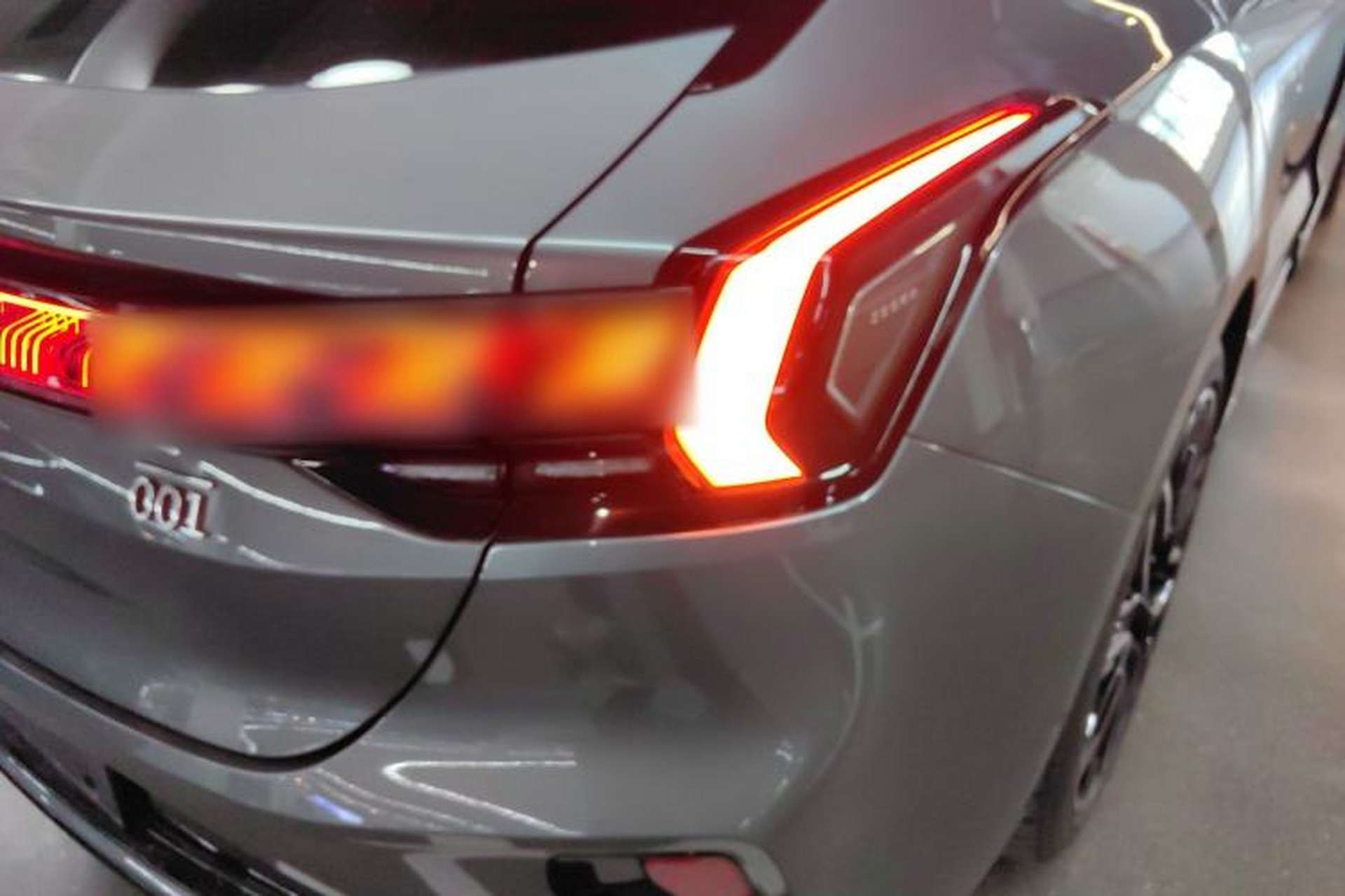 Used Zeekr 001 2025 YOU Edition 100 kWh All-Wheel Drive Right Rear Taillight