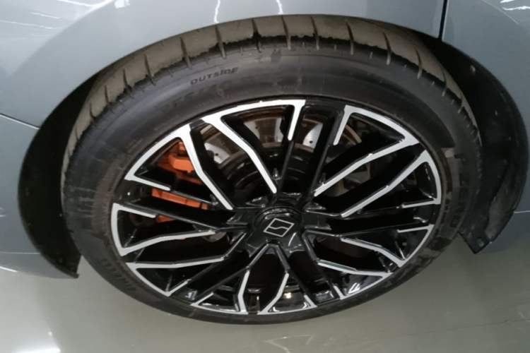 Used Zeekr 001 2025 YOU Edition 100 kWh All-Wheel Drive Right Rear Wheel Hub