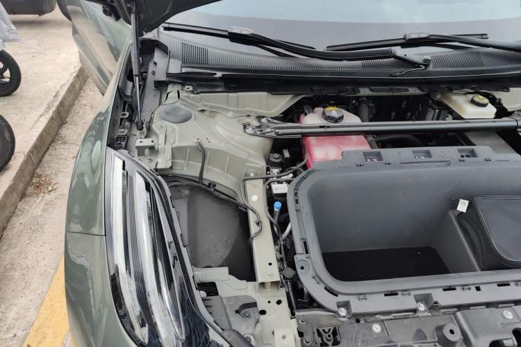 Used Zeekr 001 2025 WE Edition 100 kWh Rear-Wheel Drive Engine Bay Right