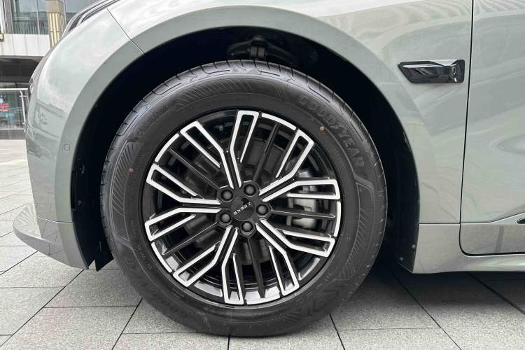 Used Zeekr 001 2025 WE Edition 100 kWh Rear-Wheel Drive Exterior 2