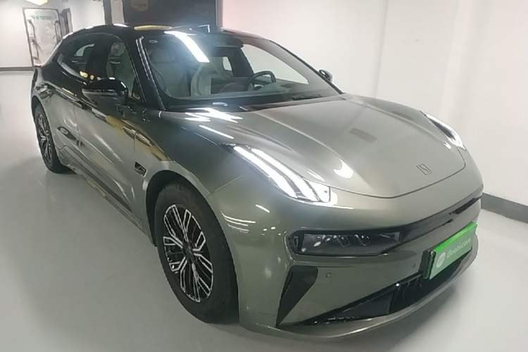 Used Zeekr 001 2025 WE Edition 100 kWh Rear-Wheel Drive Front Right 45 Deg