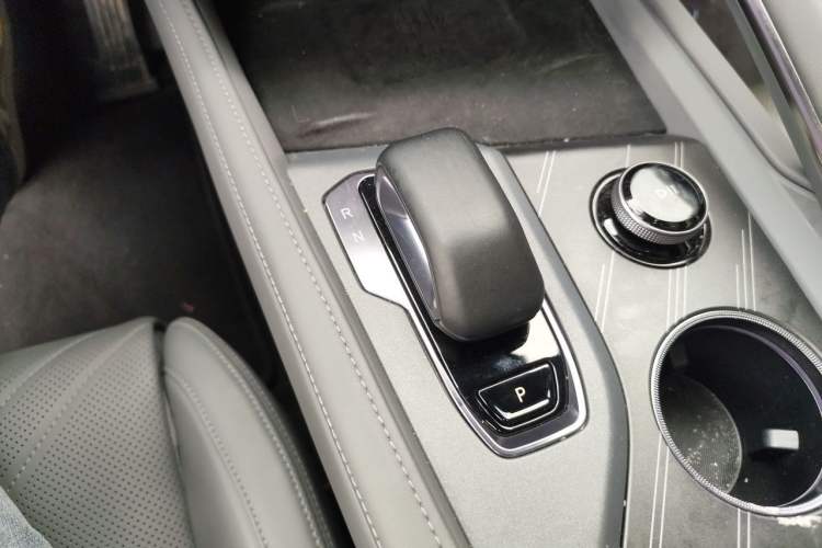 Used Zeekr 001 2025 WE Edition 95 kWh All-Wheel Drive Gear Lever