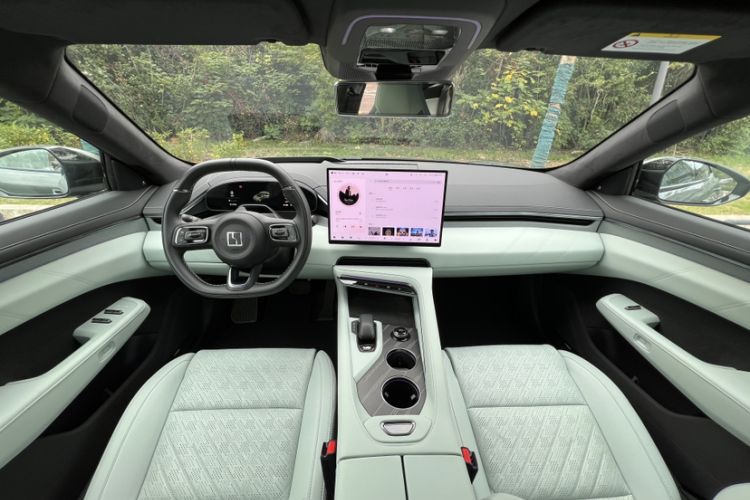 Used Zeekr 001 2025 WE Edition 100 kWh Rear-Wheel Drive Interior 1